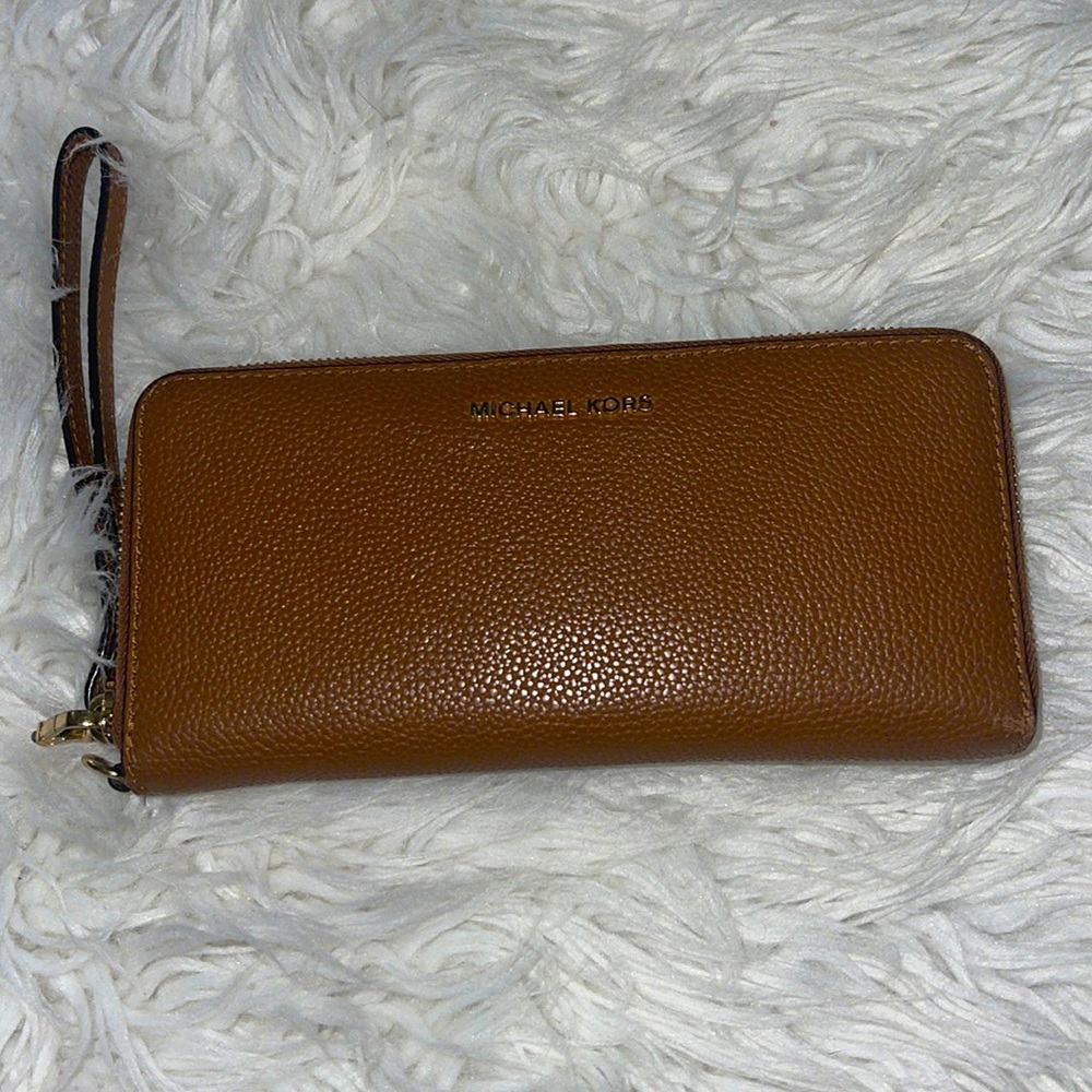 Michael kors wristlet